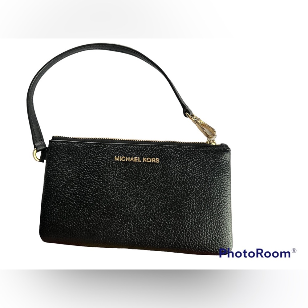 FREE SHIPPING Michael Kors Pebble Leather Wristlet 🖤